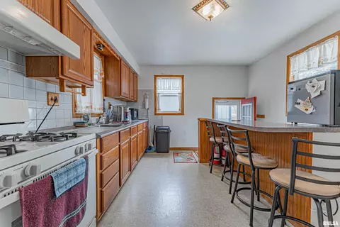 612 S Pine St, Delavan, IL 61734 photo 7
