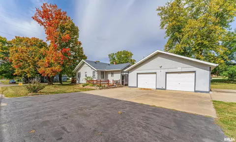 612 S Pine St, Delavan, IL 61734 photo 18