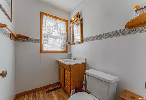612 S Pine St, Delavan, IL 61734 photo 12