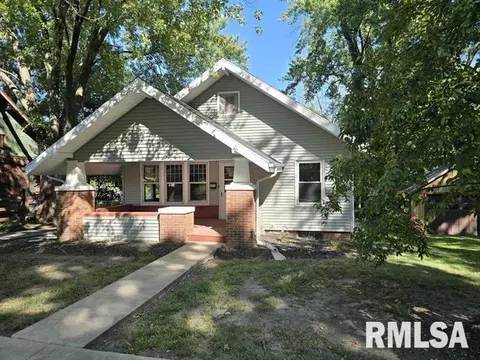 709 S Randolph St, Macomb, IL 61455 photo 2