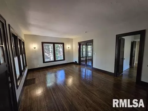 709 S Randolph St, Macomb, IL 61455 photo 4