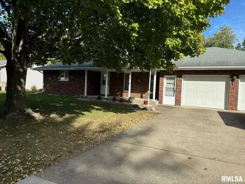 32 Margaret Ct, Pawnee, IL 62558