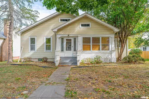 318 Lincoln Ave, Lincoln, IL 62656