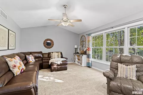 600 Silver Spring Dr, Springfield, IL 62704 photo 8