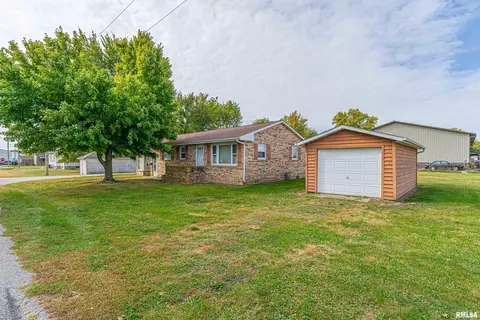 309 Earl St, Lincoln, IL 62656
