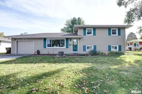 808 W Pauline St, Taylorville, IL 62568