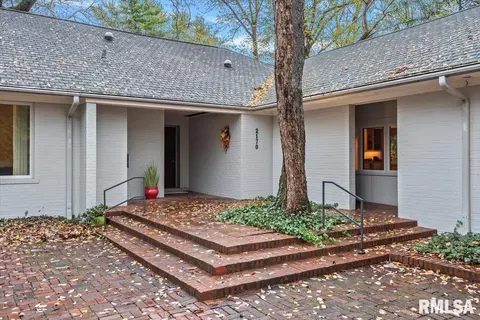 Exterior - 2170 Wiggins Ave, Springfield, IL 62704 photo 6 of 16