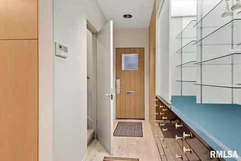 Entry Way - 2170 Wiggins Ave, Springfield, IL 62704 photo 6 of 6