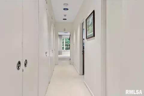 Entry Way - 2170 Wiggins Ave, Springfield, IL 62704 photo 5 of 6