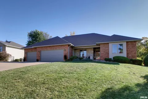 2742 Parkwood Dr, Quincy, IL 62305