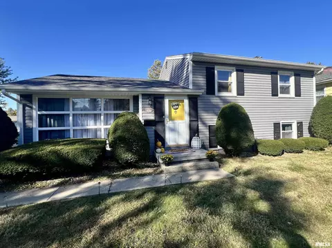 928 Hawkinson Ave, Galesburg, IL 61401