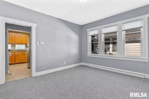 Living - 2069 N 8th St, Springfield, IL 62702 photo 4 of 6
