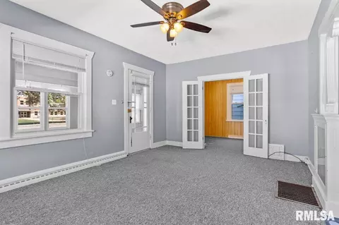 Living - 2069 N 8th St, Springfield, IL 62702 photo 3 of 6