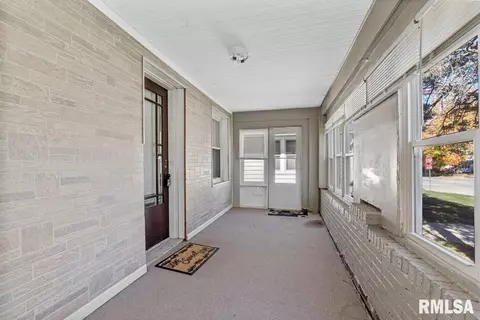 Exterior - 2069 N 8th St, Springfield, IL 62702 photo 1 of 3