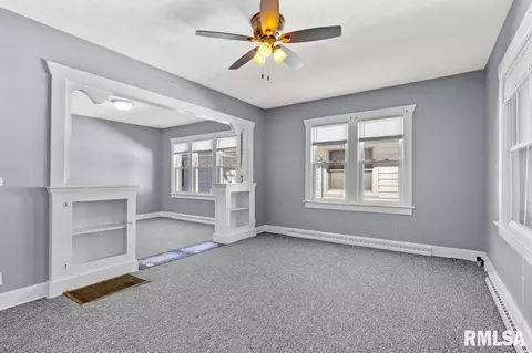 Living - 2069 N 8th St, Springfield, IL 62702 photo 1 of 6