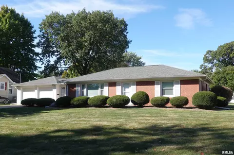 734 Florence Ave, Galesburg, IL 61401