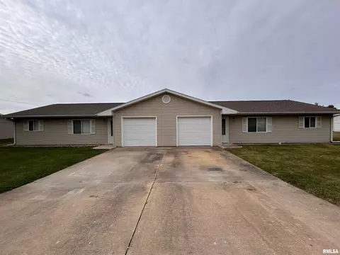 321-323 Lincoln St, Carthage, IL 62321