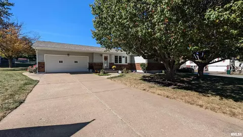 2606 Vail Dr, Quincy, IL 62305