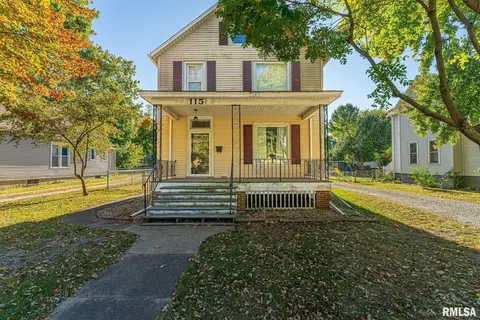 115 Keokuk St, Lincoln, IL 62656