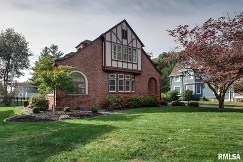 2110 Grove Ave, Quincy, IL 62301