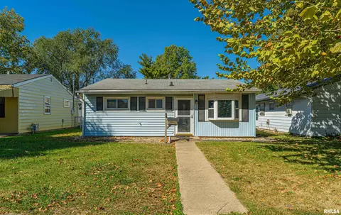 825 N Sherman St, Lincoln, IL 62656