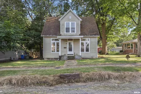 548 W Jefferson St, Petersburg, IL 62675