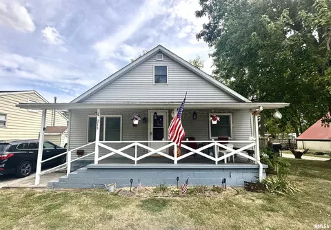 213 S 6th St, Auburn, IL 62615