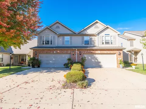 2209 W Kenfield Ct, Peoria, IL 61615