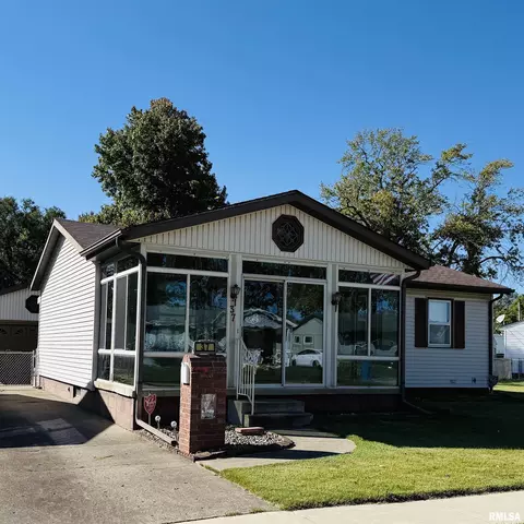 37 Melody Ln, Springfield, IL 62702