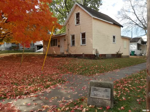 290 N Seminary St, Galesburg, IL 61401