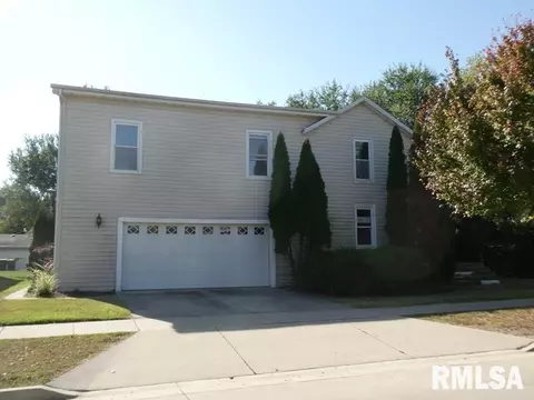 919 Pulaski St, Lincoln, IL 62656