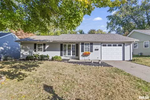 26 Nottingham Dr, Chatham, IL 62629