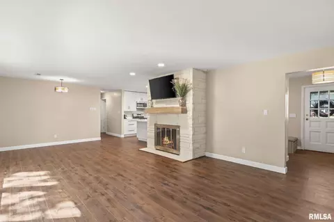 2154 Cherry Rd, Springfield, IL 62704 photo 5