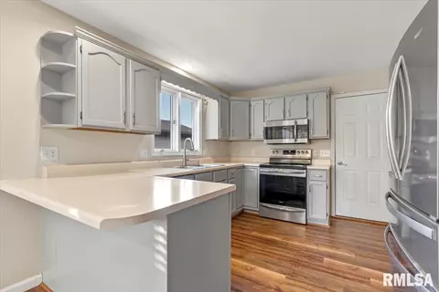 Kitchen - 3113 Superior Dr, Springfield, IL 62707 photo 2 of 2