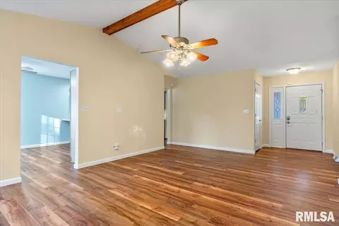 Living - 3113 Superior Dr, Springfield, IL 62707 photo 2 of 3
