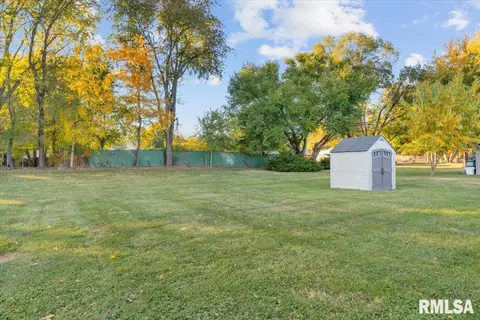 Exterior - 3113 Superior Dr, Springfield, IL 62707 photo 2 of 3