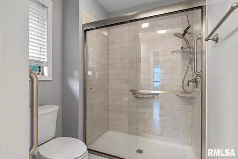 Bath - 3113 Superior Dr, Springfield, IL 62707 photo 2 of 3