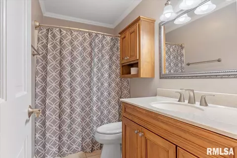 Bath - 3113 Superior Dr, Springfield, IL 62707 photo 3 of 3
