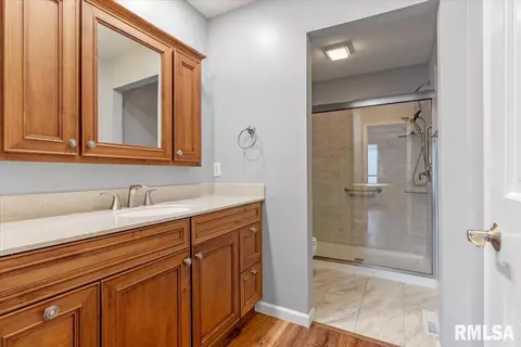 Bath - 3113 Superior Dr, Springfield, IL 62707 photo 1 of 3