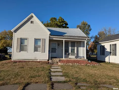 324 N Main St, Coatsburg, IL 62325