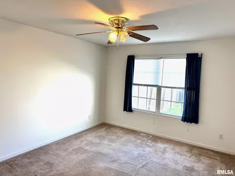 Bedroom - 2409 Cormorant Dr, Springfield, IL 62711 photo 3 of 4