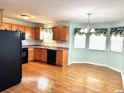 Kitchen - 2409 Cormorant Dr, Springfield, IL 62711 photo 2 of 4