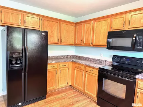 Kitchen - 2409 Cormorant Dr, Springfield, IL 62711 photo 3 of 4
