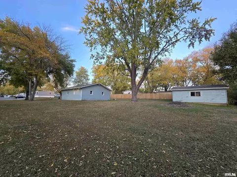 936 E Kinzie St, Riverton, IL 62561 photo 32