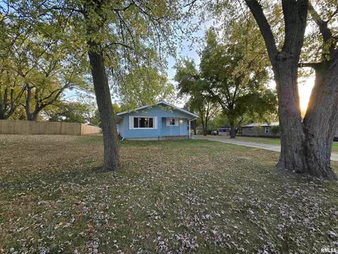 936 E Kinzie St, Riverton, IL 62561 photo 2