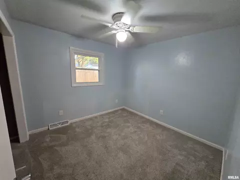 936 E Kinzie St, Riverton, IL 62561 photo 12