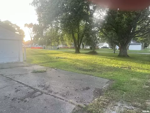 151 E Lincoln Ave, Virden, IL 62690