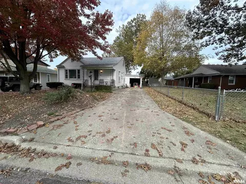 908 Haner St, Taylorville, IL 62568