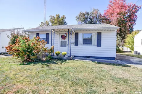 911 Hawley St, Taylorville, IL 62568