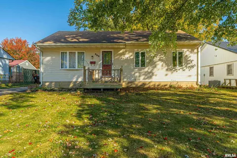300 Mcdivitt Ave, Lincoln, IL 62656